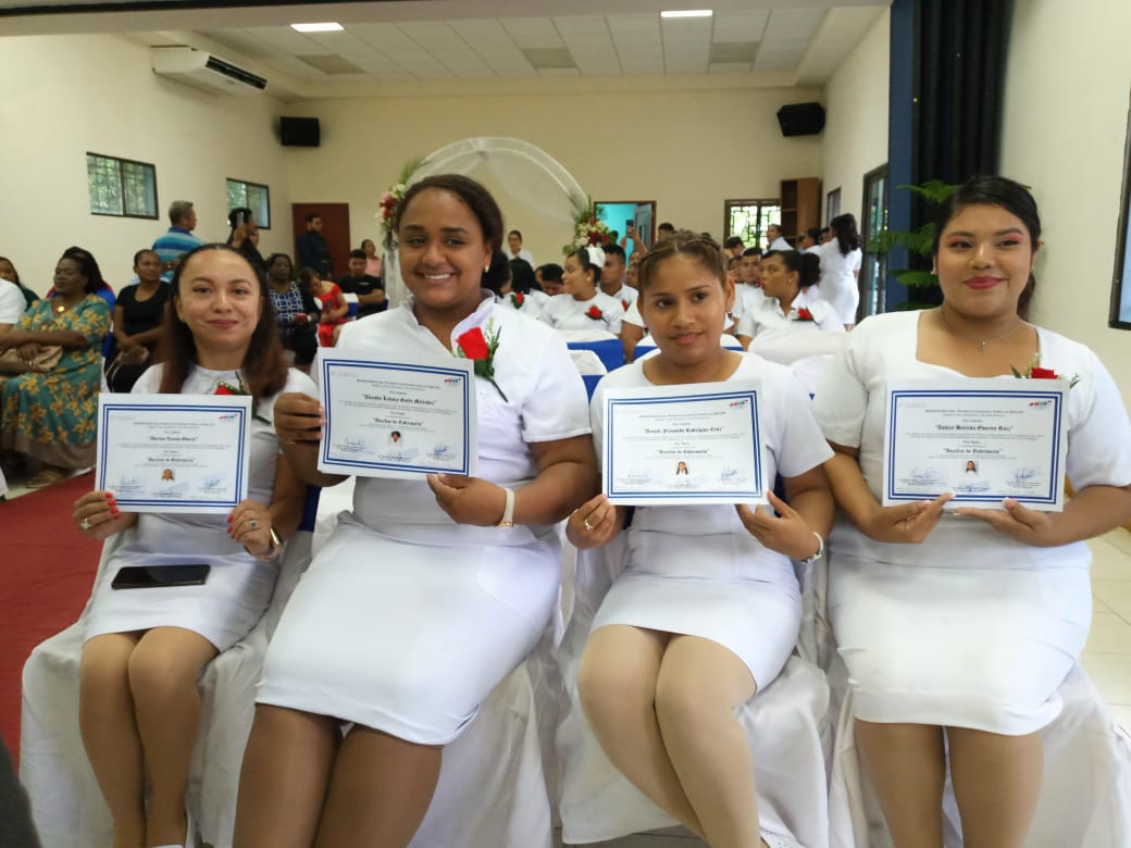 Se gradúan 21 auxiliares de enfermería en la Escuela Yolanda Mayorga de Managua
