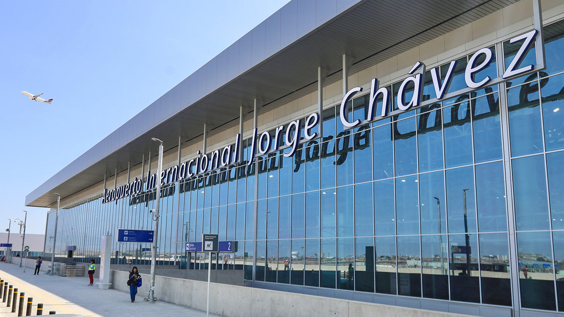 El aeropuerto “más grande y moderno” de América Latina se estrena con caos y denuncias