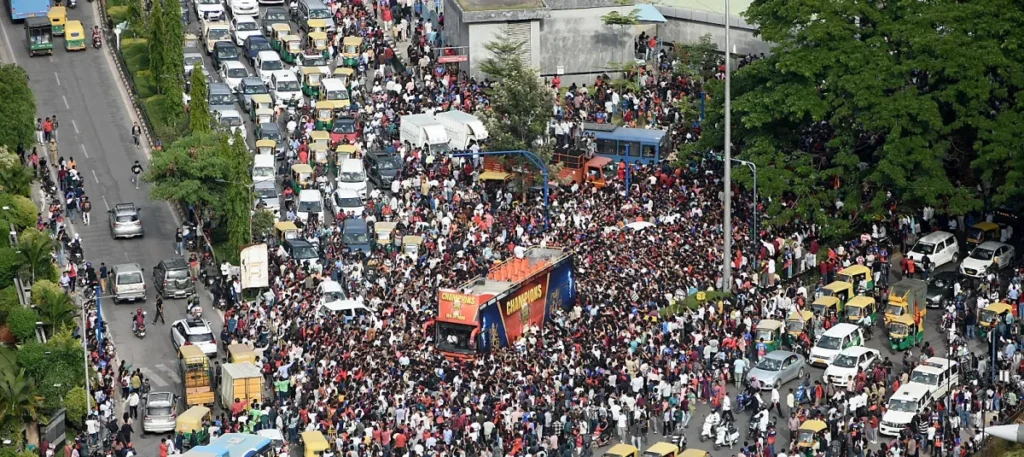 Al menos 11 muertos en una estampida en un estadio de la India