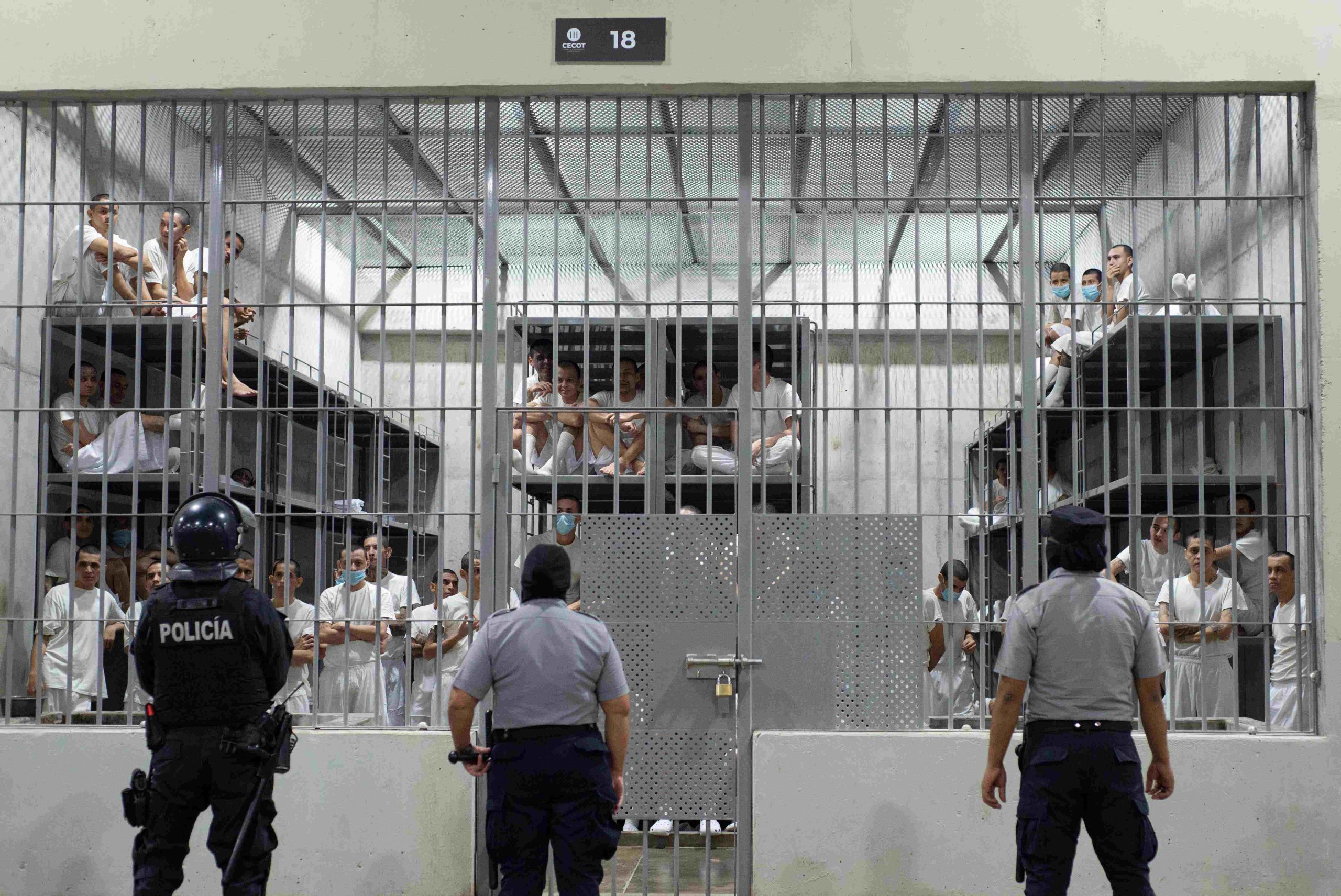 Otro revés judicial por las deportaciones a El Salvador recibe Trump