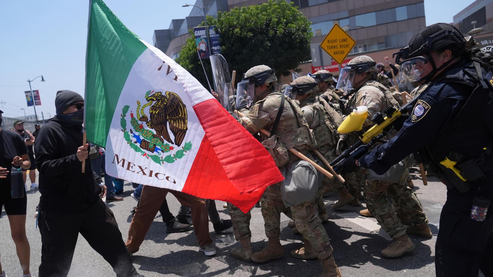 Ola de protestas se ha expandido a Chicago y se registra enfrentamiento