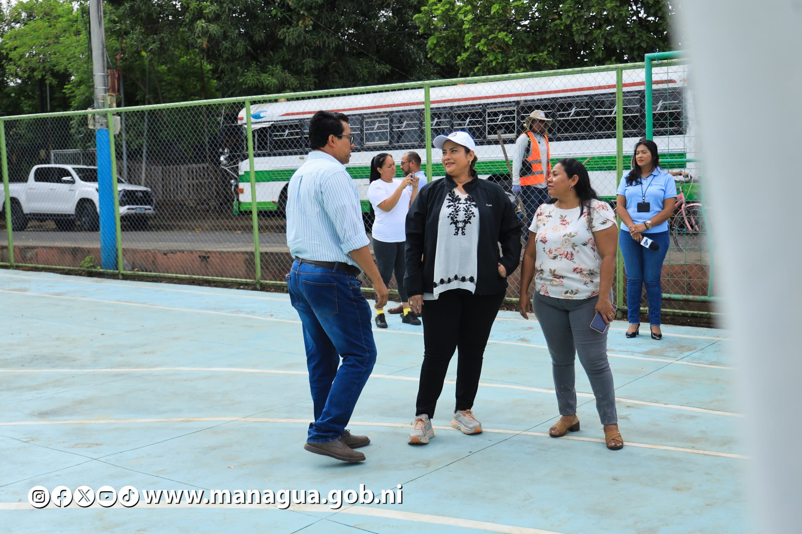 Supervisan mejoras y remozamiento de parque en barrio Omar Torrijos en Managua