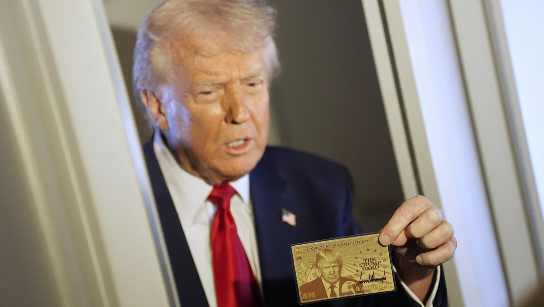 Trump lanza web para obtener la “tarjeta dorada”