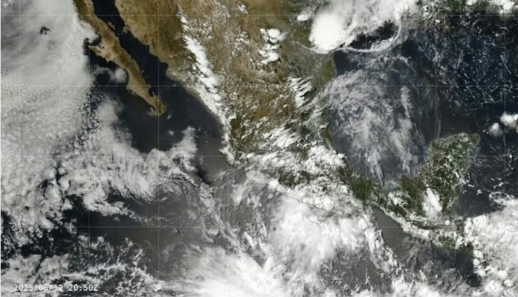 Especialistas atentos a posible ciclón tropical en Pacífico mexicano