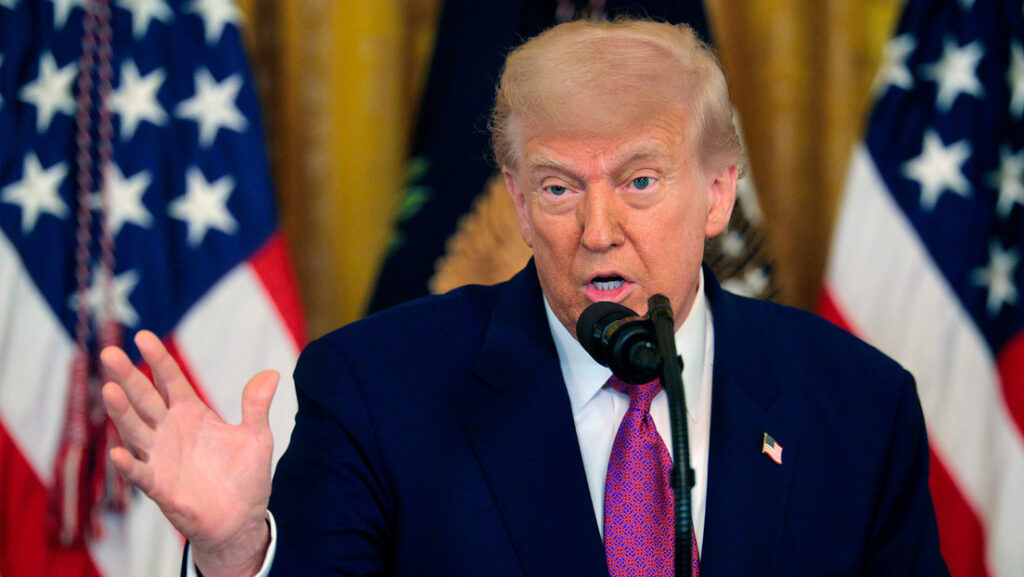 Trump considera prohibir la entrada a EE.UU. a ciudadanos de 36 países más