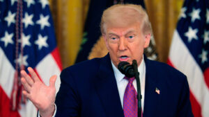 Trump considera prohibir la entrada a EE.UU. a ciudadanos de 36 países más