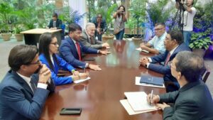 Secretario Ejecutivo del ALBA intercambia criterios en Nicaragua sobre la situación política regional y global