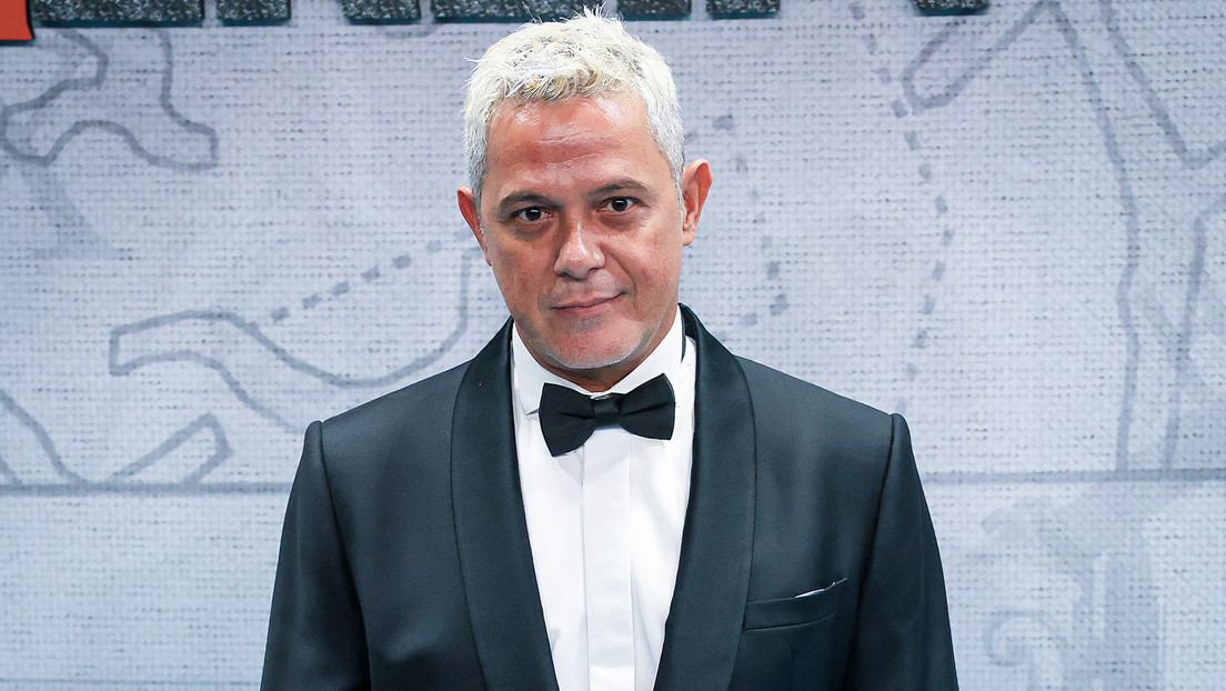 Fan que tuvo una relación con Alejandro Sanz lo acusa de superar los límites de lo “moral y humano”