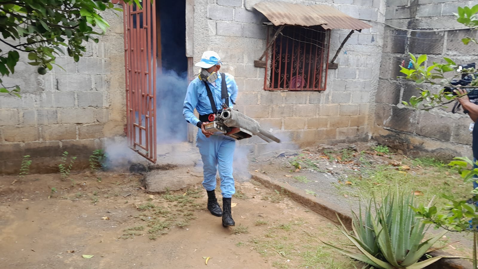 Jornada de abatización en el barrio Edgar Lang para reducir el dengue, zika y chikungunya