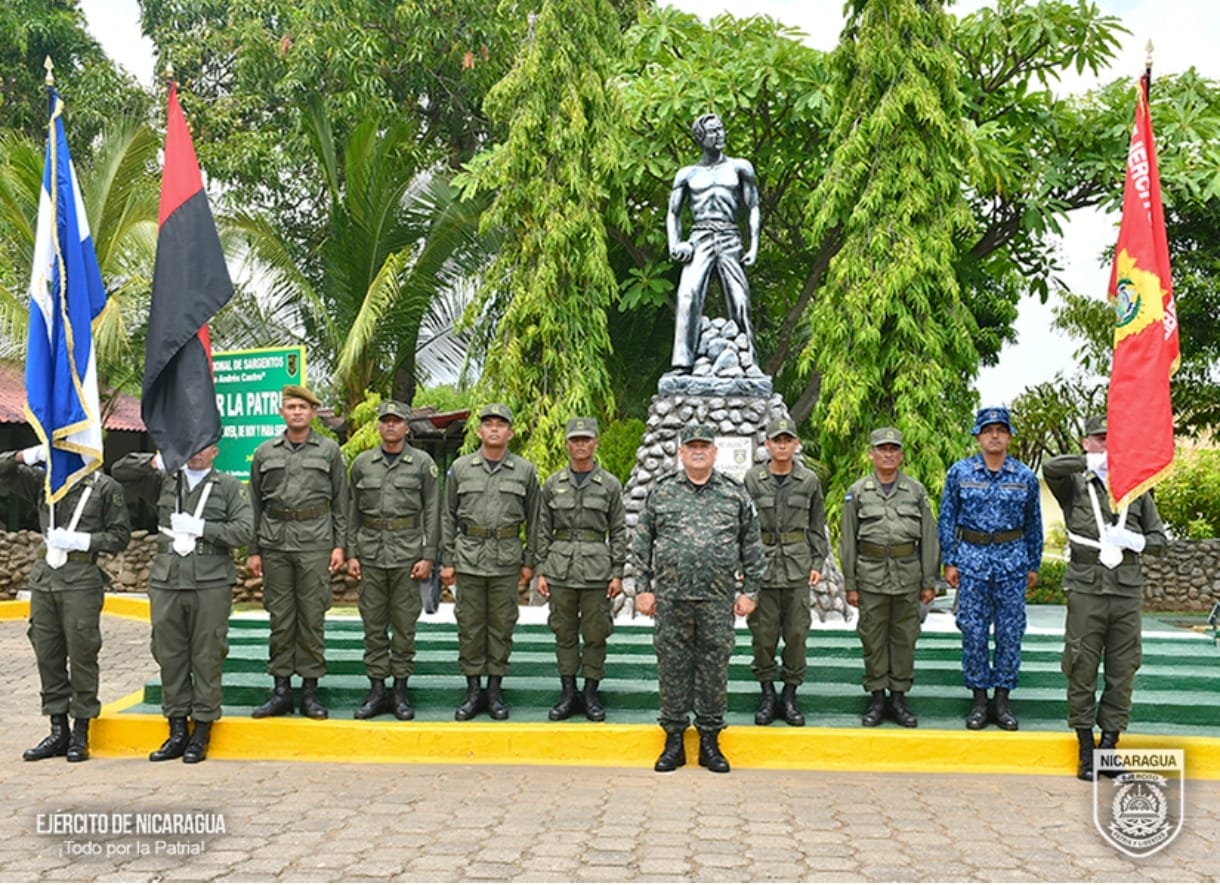 Graduación de cursos en la Escuela Nacional de Sargentos Andrés Castro