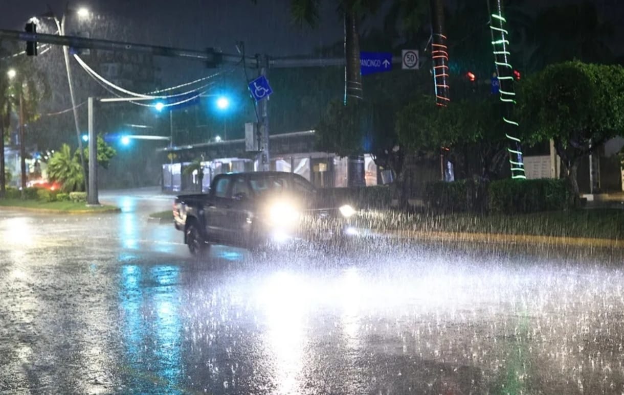 Huracán Erick se degrada a categoría 1, pero continuarán las lluvias en México