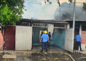 Incendio deja en la calle 4 familias