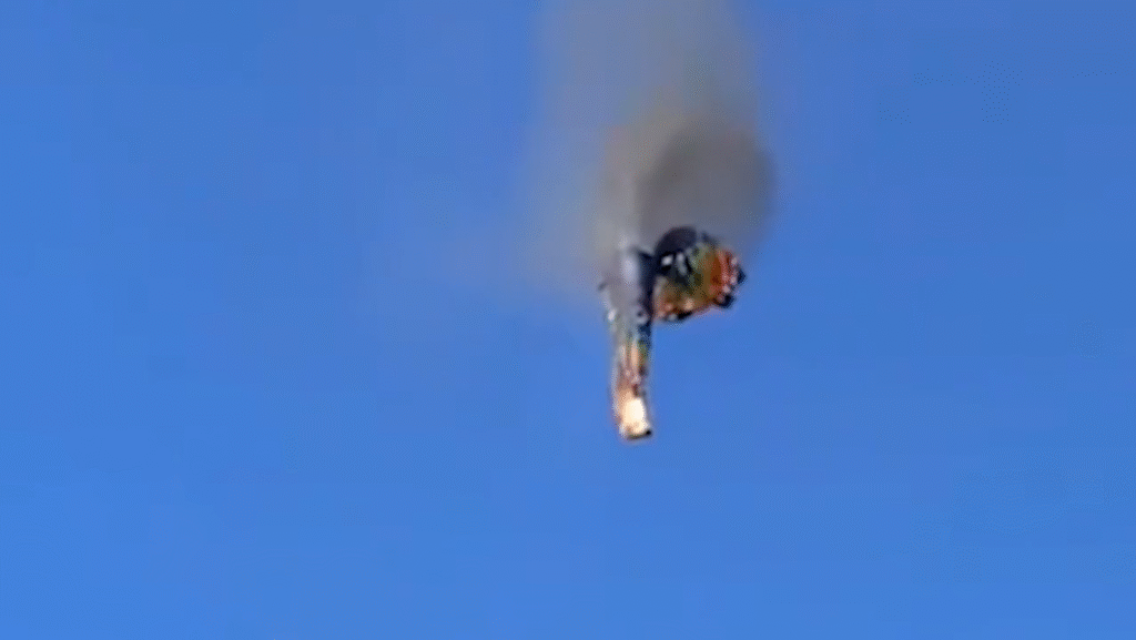 Globo aerostático con 22 personas a bordo se incendia en el aire y cae