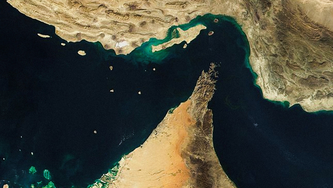 Parlamento de Irán decide que se debe cerrar el estrecho de Ormuz