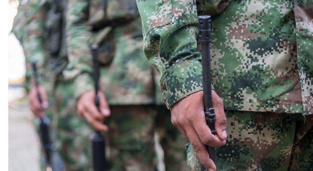 Grupo armado secuestra a decenas de militares en Colombia