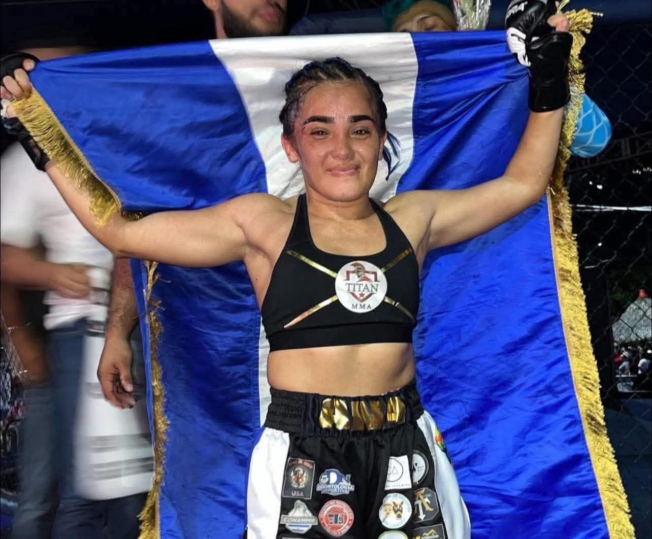 La nicaragüense Ana Cruz se consagra como doble campeona mundial MMA