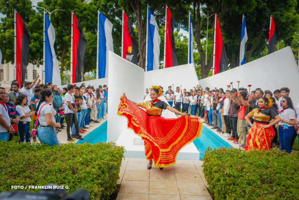 La juventud nicaragüense rinde homenaje al Padre de la Revolución y reitera compromiso con su legado