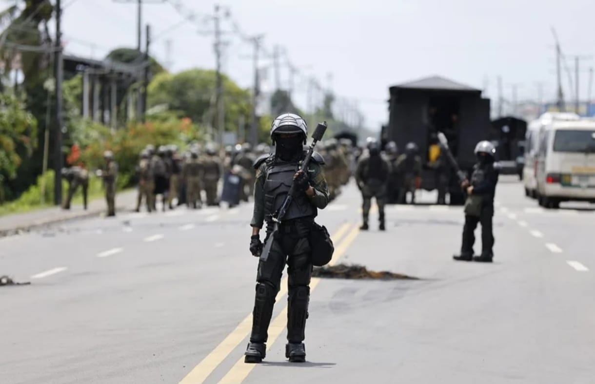Casi 200 detenidos y un muerto tras brutal represión en Panamá