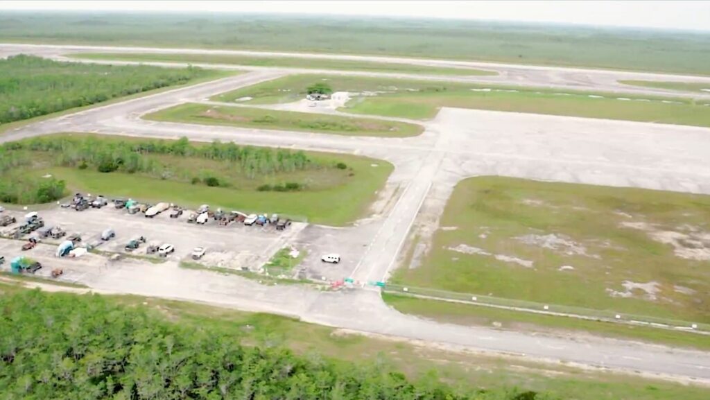 'Alligator Alcatraz': EE.UU. construirá prisión para inmigrantes rodeada de cocodrilos y serpientes