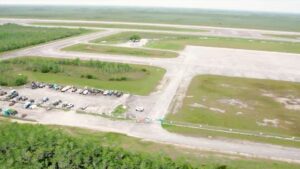 'Alligator Alcatraz': EE.UU. construirá prisión para inmigrantes rodeada de cocodrilos y serpientes