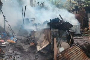 Voraz incendio deja en la calle a una familia en El Crucero