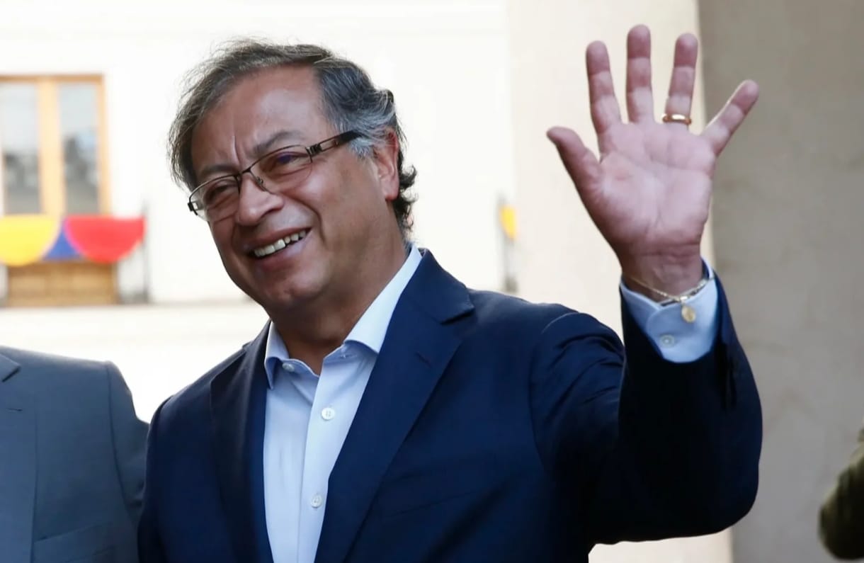 Presidente de Colombia deroga consulta popular tras aprobación de reforma laboral