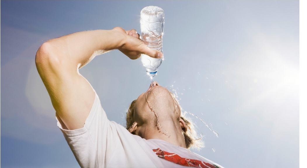 ¿Es posible que el agua cause problemas de obesidad?