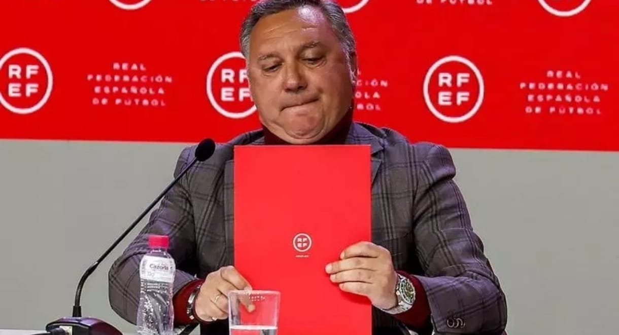 Destituyen a la cúpula de árbitros del fútbol de España