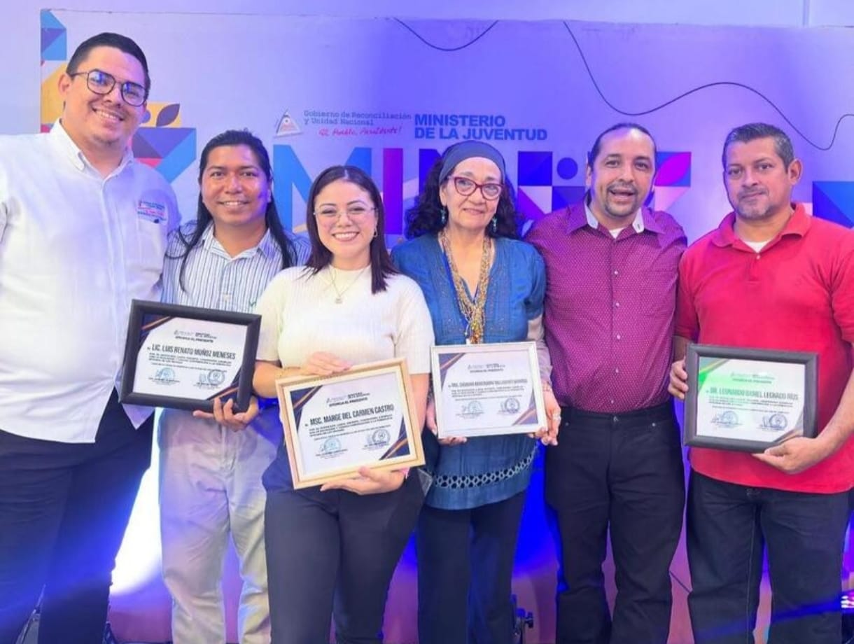 Minjuve brinda reconocimientos a docentes en celebración del Día del Maestro