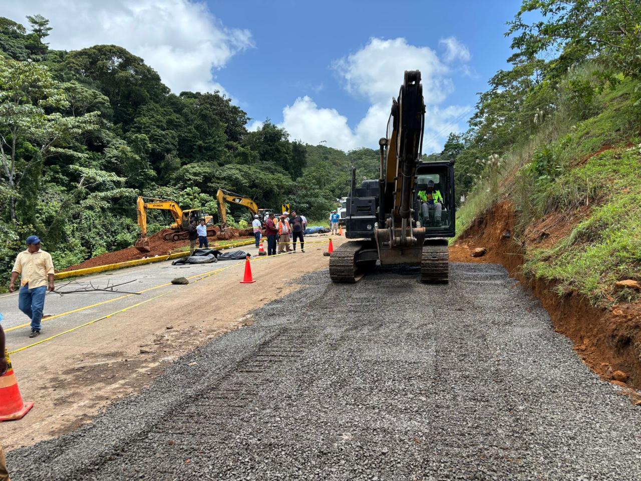 MTI habilita vía alterna tras deslizamiento de tierra en la carretera Nueva Guinea-Bluefields