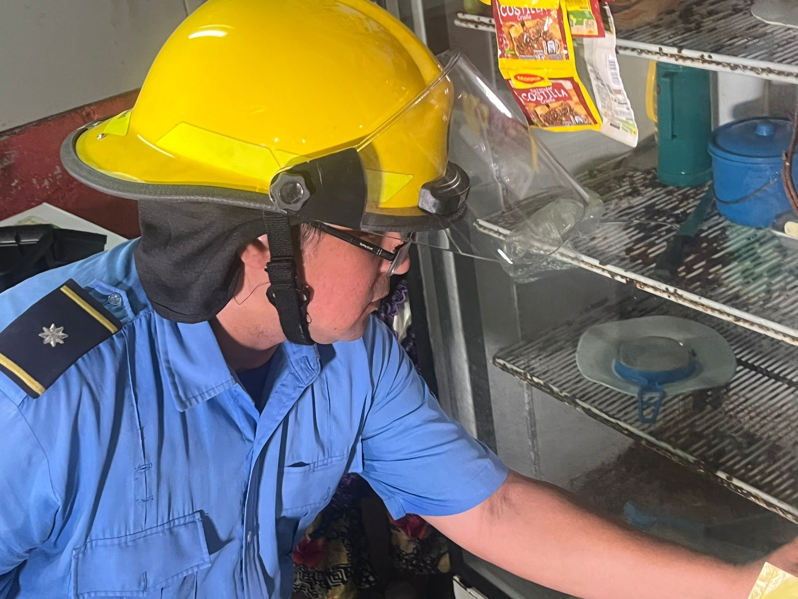 Bomberos inspeccionan tramos del mercado Jonathan González en Managua