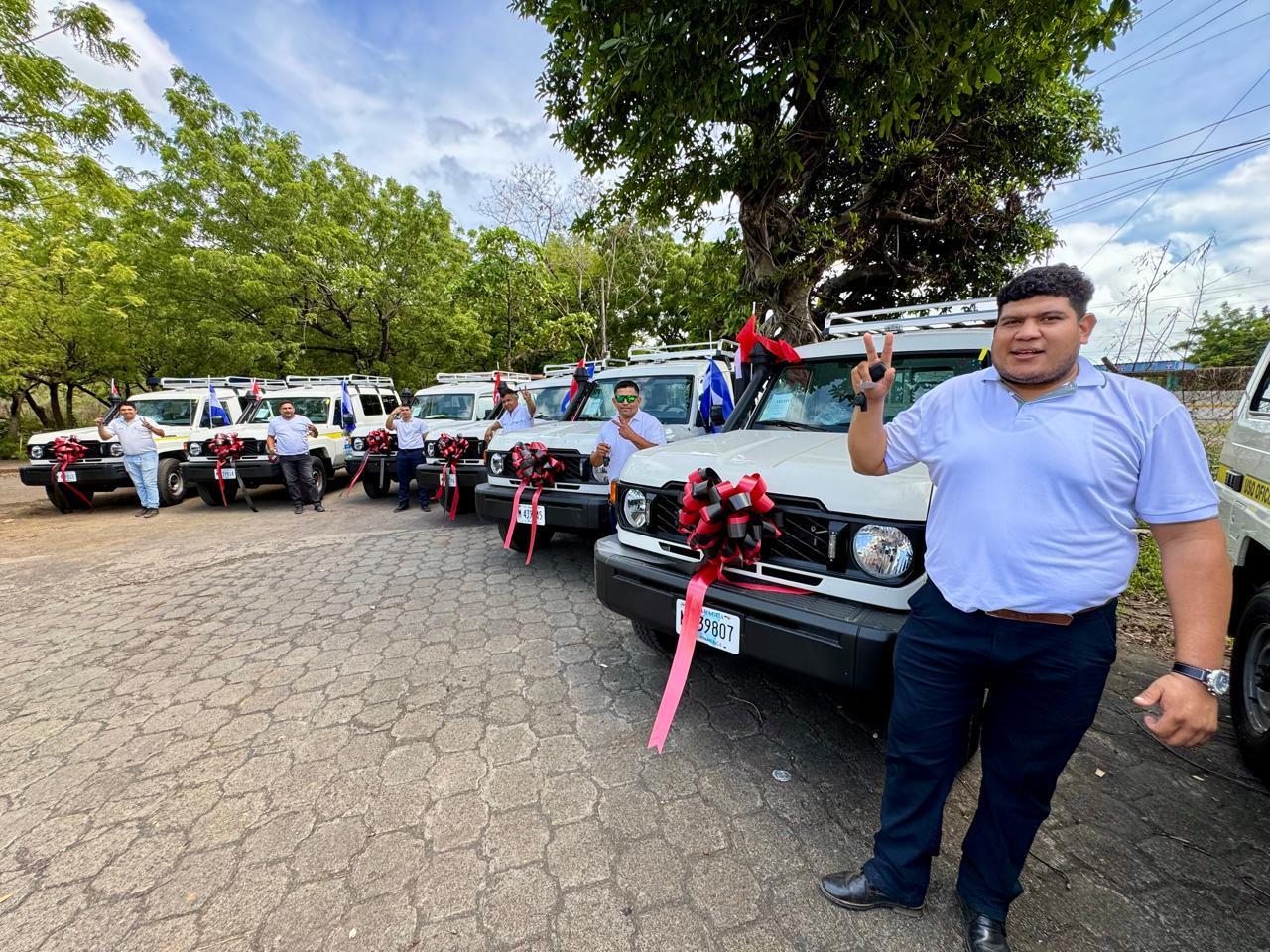 Entregan nuevas ambulancias en León y Chinandega para fortalecer la atención de las emergencias
