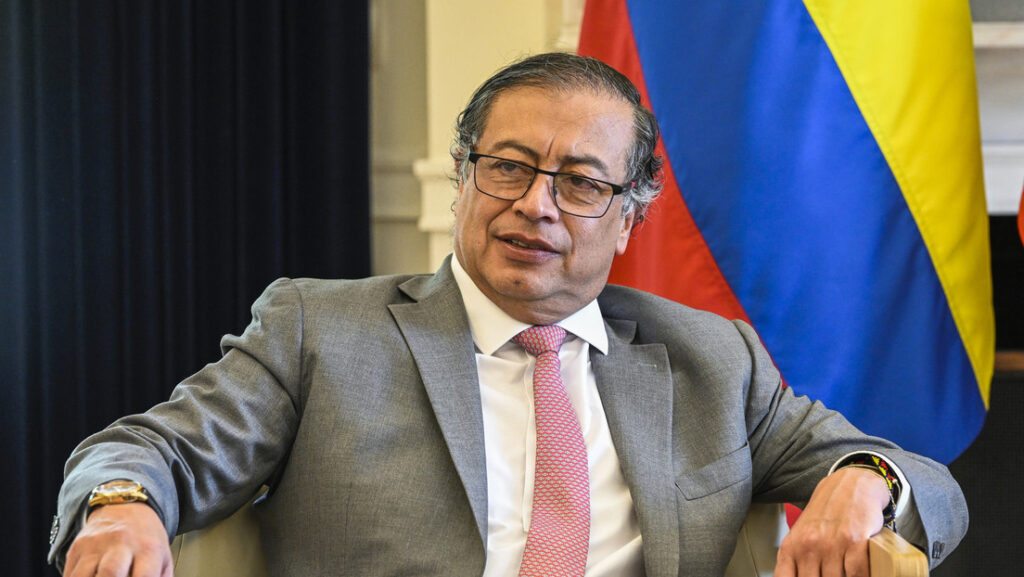 Petro emplaza a EEUU ante aires golpistas en Colombia