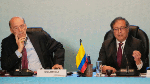 Petro denuncia penalmente a Álvaro Leyva