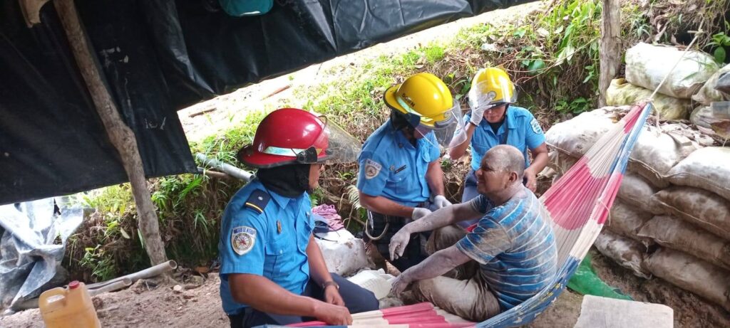 Cuatro mineros quedan atrapados tras un derrumbe