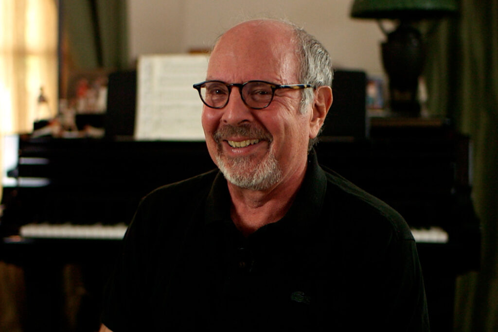 el compositor Mark Snow