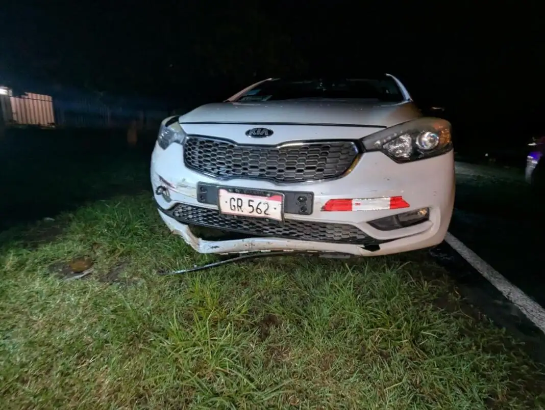 Ciclista tomado de licor fallece al estrellarse contra un taxi en la carretera Guanacaste-Granada