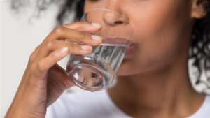 Beber agua reduce riesgo de accidente cerebrovascular