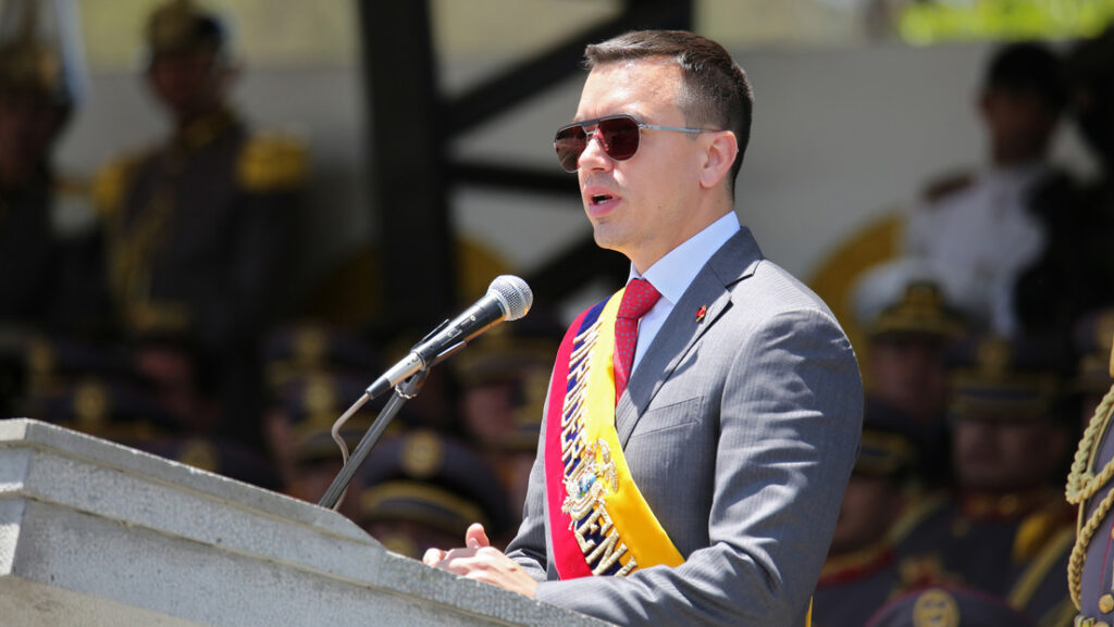 Noboa alista referéndum