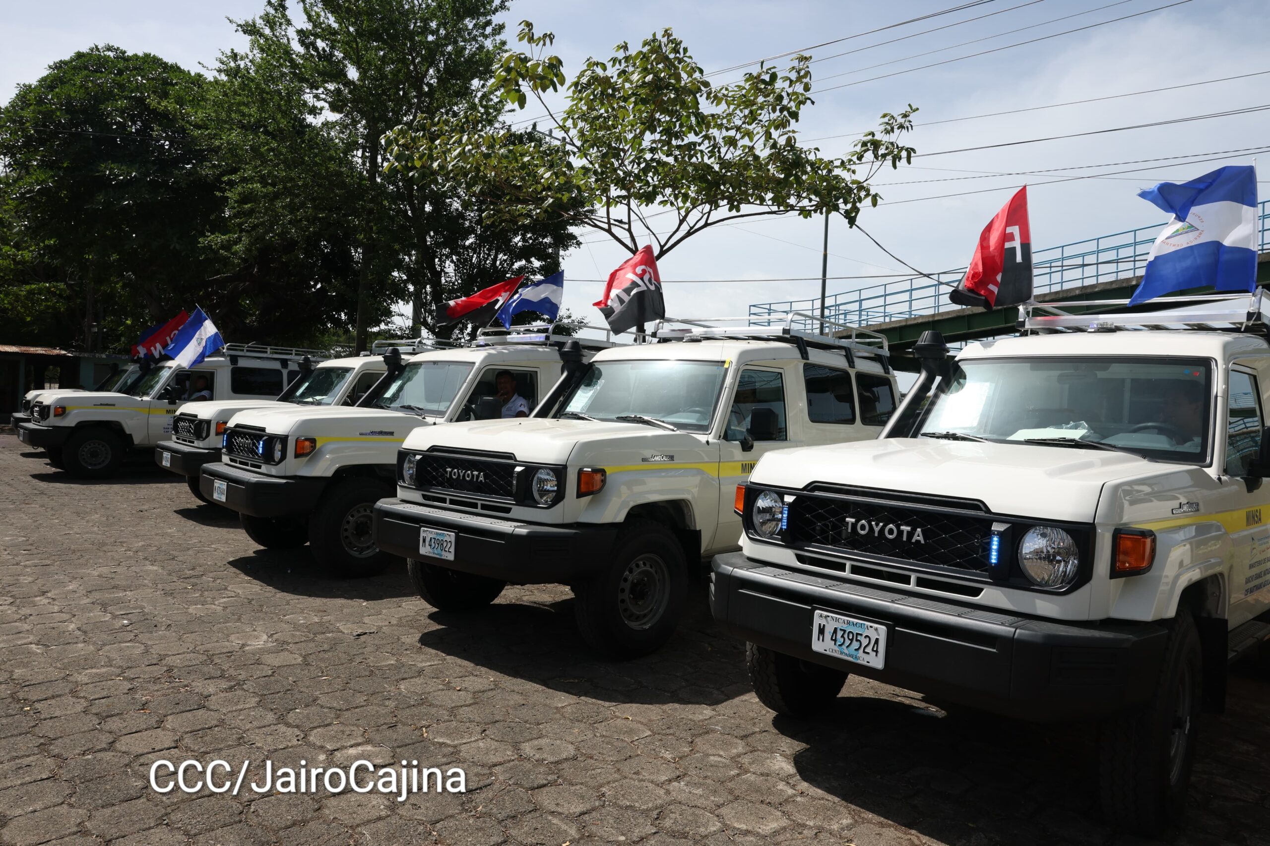 Entregan 22 ambulancias para fortalecer la respuesta de emergencias de las familias del Norte y el Caribe
