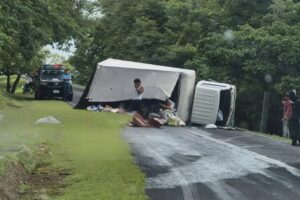 Vuelco de un camión deja un lesionado en Boaco