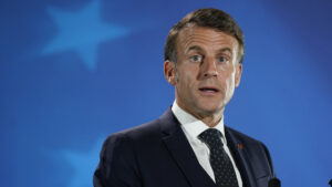 Macron insta a preparar un 'contraataque' ante los aranceles de Trump