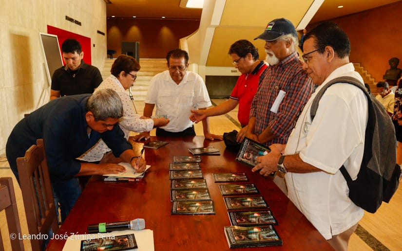Realizan homenaje a Hugo Hernández Oviedo con la presentación de un libro de poesía