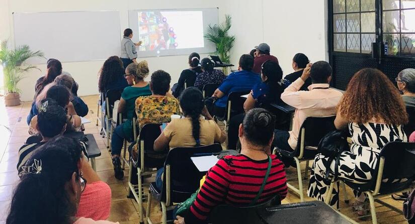 Emprendedores participan en la capacitación sobre Herramientas de Control de Inventario en los Negocios