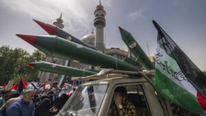 Alto mando militar iraní: "Contamos con suficiente equipo para 10 años de guerra"