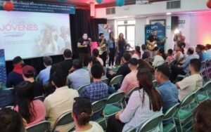 Jóvenes profesionales reiteran en congreso su compromiso con los ideales de la Revolución