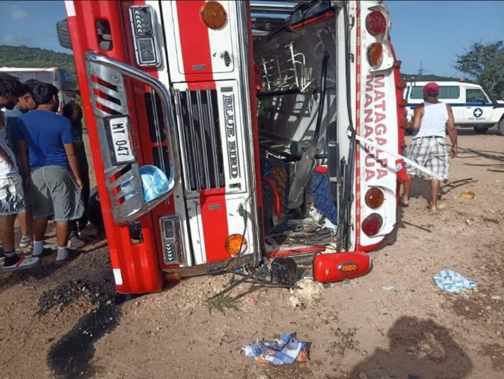 Vuelco de un autobús deja varios lesionados en Matagalpa