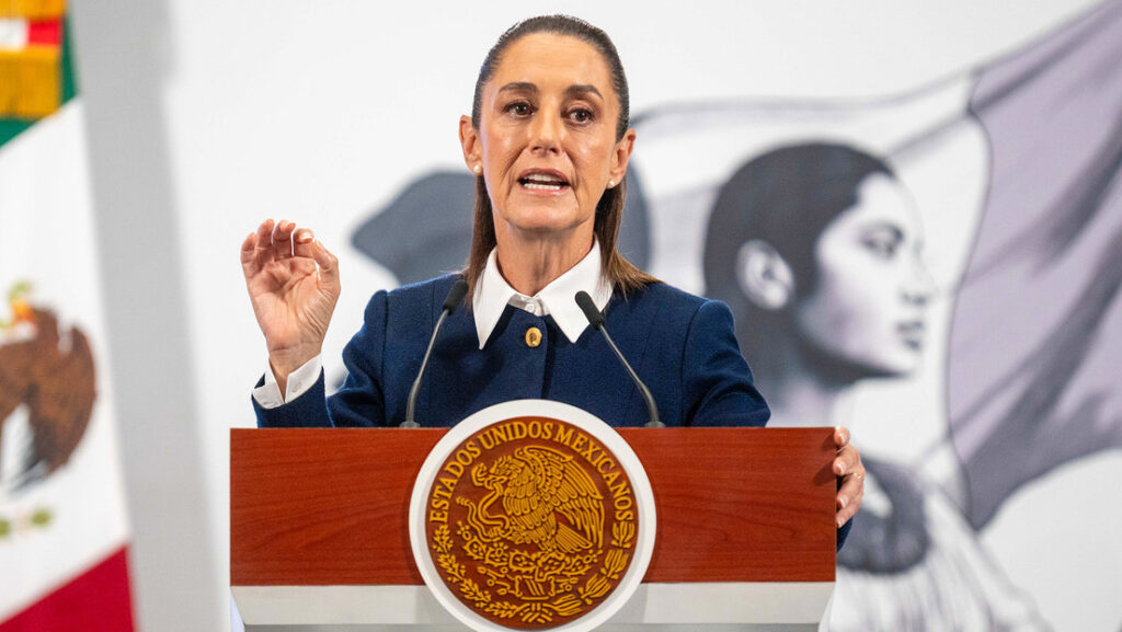 "Hipócritas" y "antipatriotas": Sheinbaum denuesta a la oposición por "desear" aranceles de Trump