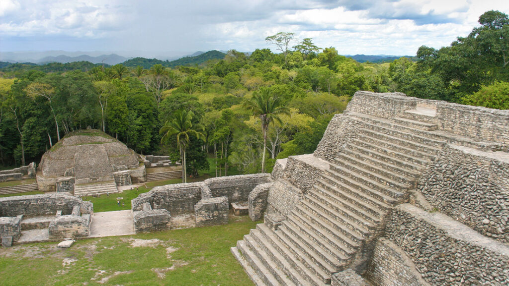 Descubren una tumba maya que podría pertenecer a un legendario rey: ¿qué hay dentro?