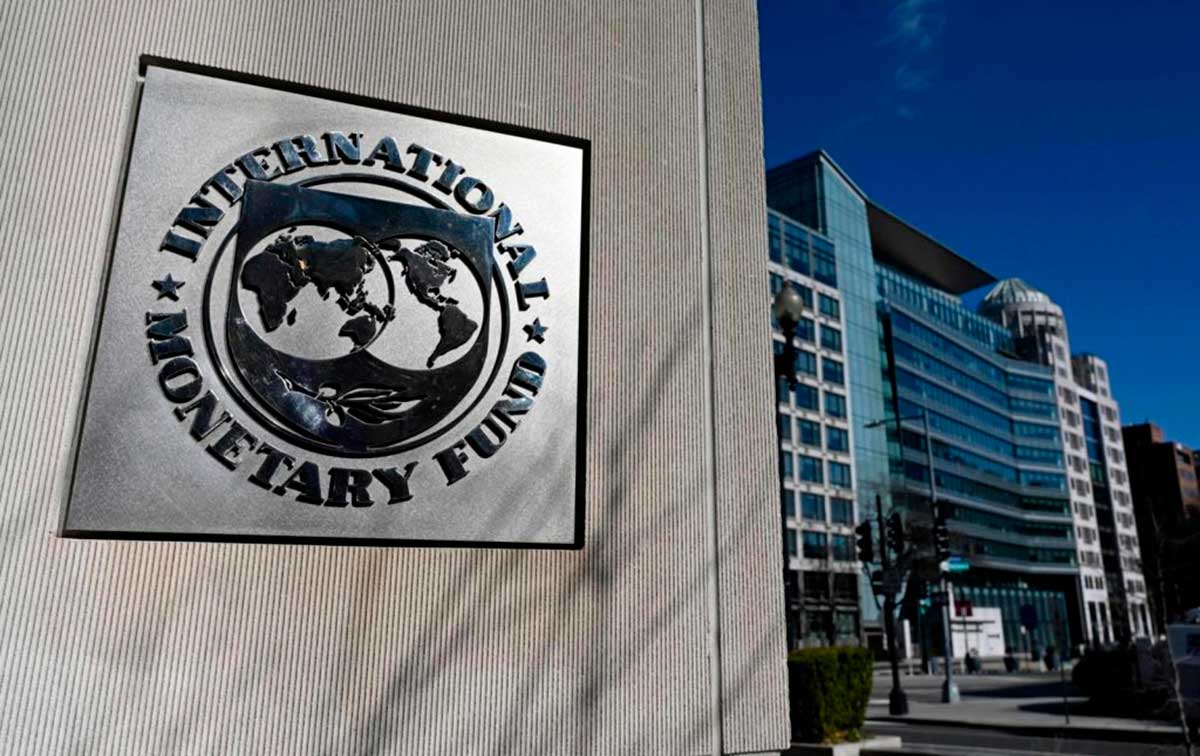 FMI propone alza de impuestos en El Salvador
